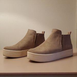 Universal Thread High Top Shoes